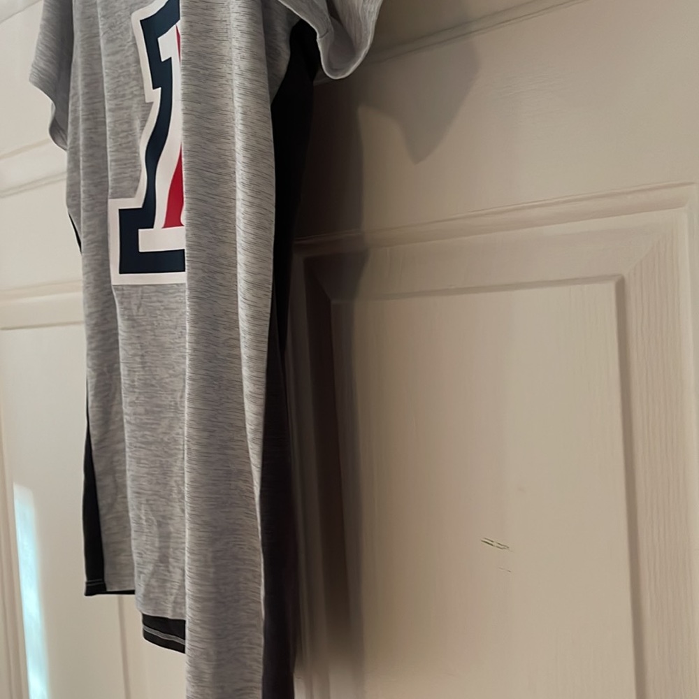 🔥 UofA t-shirt - Size L - Picture 4 of 8